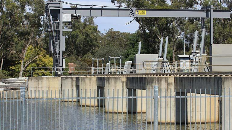 Photograph of the upstream (weirpool) side of Torrumbarry Weir
